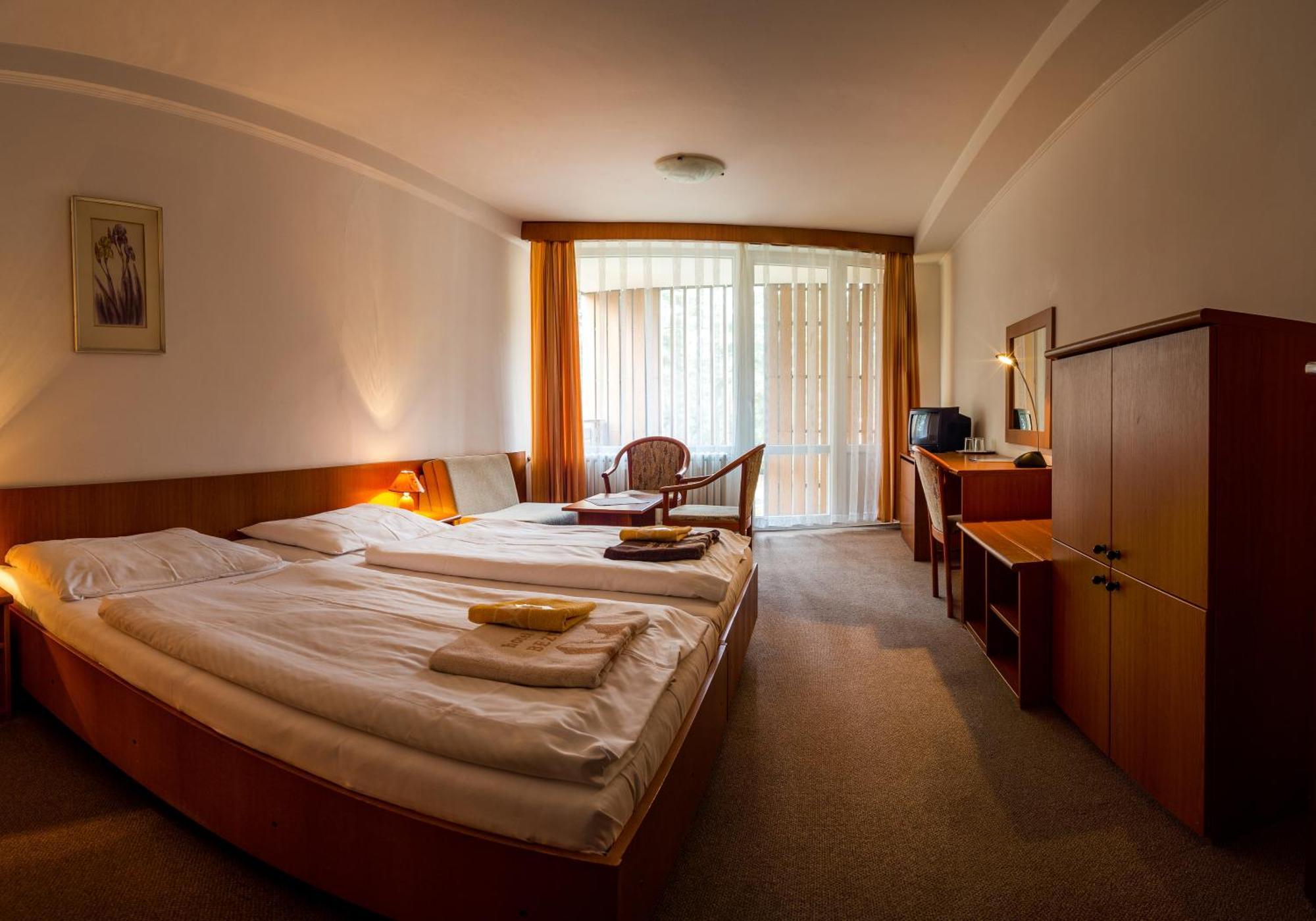 Hotel Bezdez ستير سبلافي المظهر الخارجي الصورة